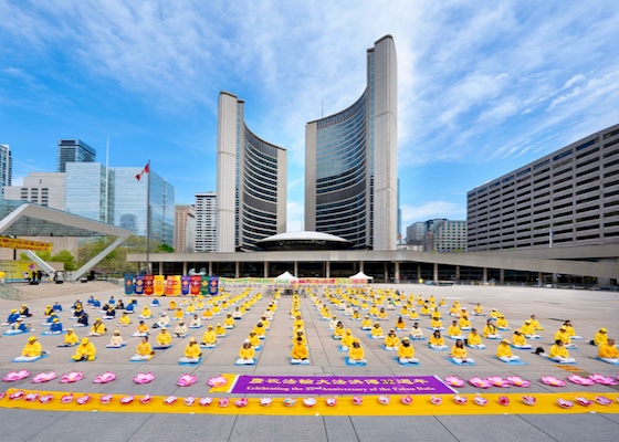 Image for article Canada: People Praise Falun Dafa During World Falun Dafa Day Celebrations in Toronto (Part 2)