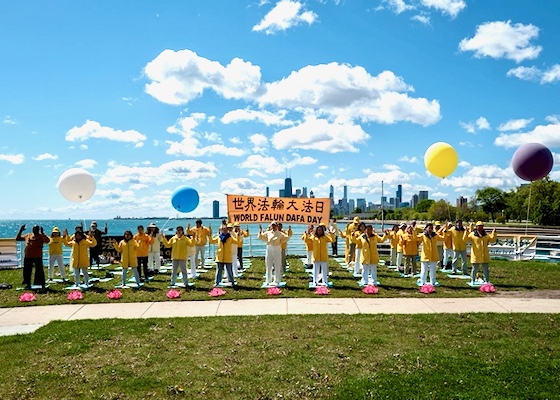 Image for article Illinois, USA: People Praise Falun Dafa During World Falun Dafa Day Celebrations in Chicago