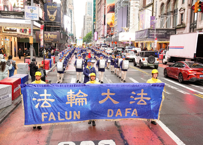 Image for article New York City: Thousands Take Part in Falun Dafa Day Parade